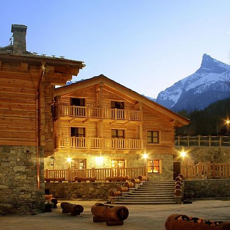 Silou Retreat Hotel Champdepraz Екстериор снимка