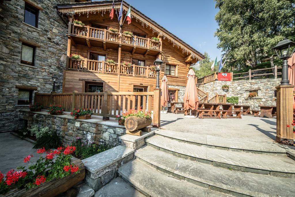 Silou Retreat Hotel Champdepraz Екстериор снимка